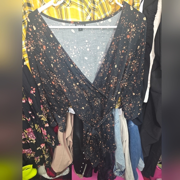 Torrid 2x Babydoll Challis Surplice Tie-Front Top Skull - Picture 4 of 6